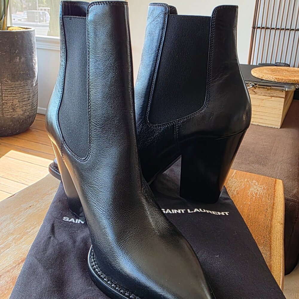 Saint Laurent Theo Chelsea Ankle Booties in Smooth Leather NWOT
